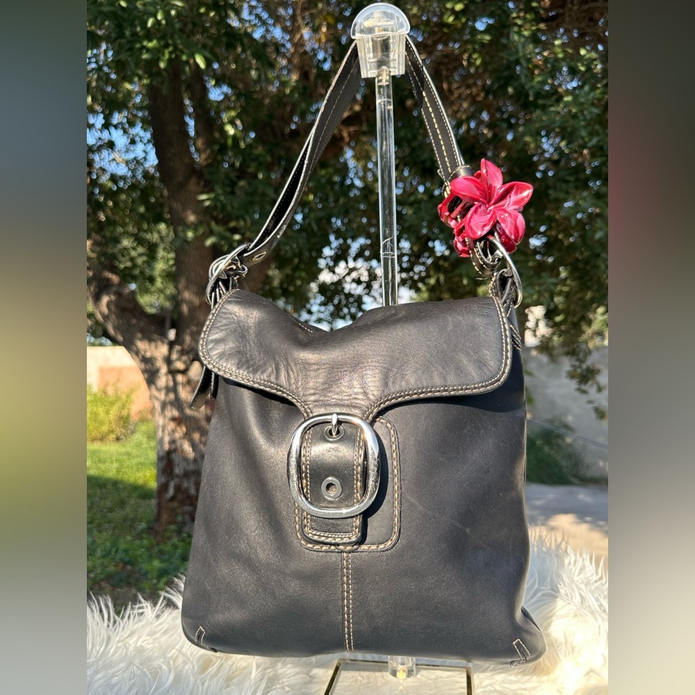 Coach Black Leather Shoulder Bag with Structured Design